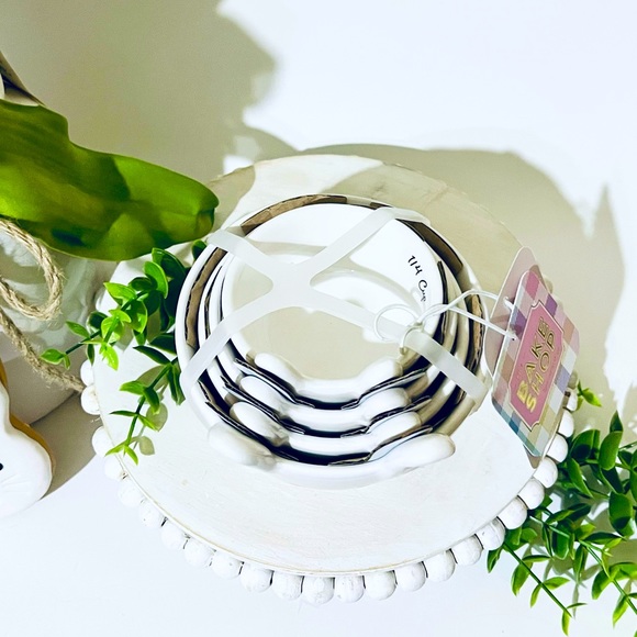 The Bake Shop Easter Bunny Measuring Cups - Picture 2 of 6